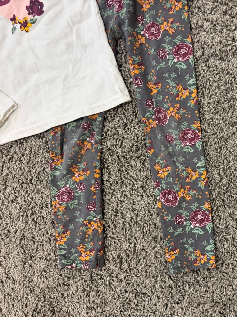 5/$25 Girls Floral 'Love' Top & Floral Leggings Set size 6 - Picture 3 of 6